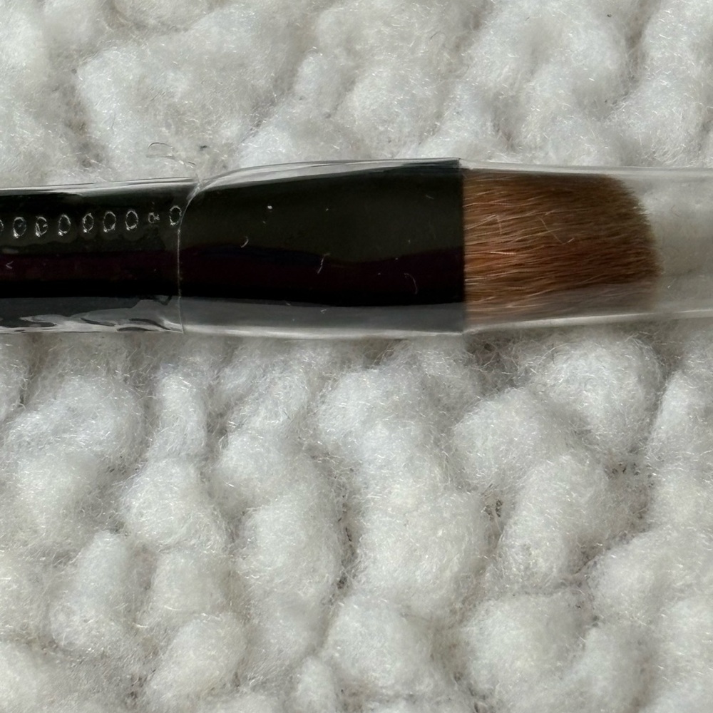 Bobbi Brown Angle Eye Shadow Brush - Picture 6 of 7